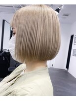 カムジーヘッド(COMEGHEAD)&nbsp;ダブルカラーミルクティーベージュカラーケアブリーチ韓国ボブ