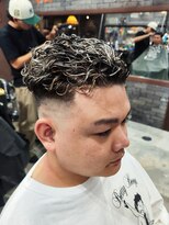 フォーコーナーズカットショップスリーセント 栄(FourCornersCutShop 3/cent)&nbsp;極道パーマ/メッシュキャップ/フェードカット/ブリーチ