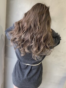 フル(FuLL) ナチュラルなミルクティーバレイヤージュカラー♪