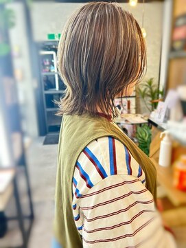 ハイライトで立体感のあるレイヤーミディ