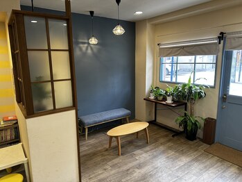 オッポヘアレシピズ(OPPO HAIR RECIPES)の写真/キッズスペース有☆完全貸切のプライベート空間♪鏡越しにお子様を見ながら施術も出来て安心な空間を提供♪