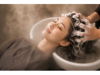 ルフェール ビューティーアンドスパ(REFAIRE beauty&spa)の写真/"髪質改善"はまず頭皮環境を整えることからスタート♪本格派の頭皮の整体スパで頭皮をしっかりほぐします。