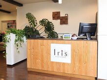 アイリス ヘアデザイン(IRIS HAIR DESIGN)の雰囲気（店内はウッド調で落ち着いた雰囲気◎）