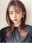 耳掛け顔周りおくれ毛くびれレイヤーカットセミロング