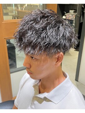 フリーク バーバーショップ 都島店(FREAK BARBER SHOP) 黒髪無造作ツイストスパイラルパーマツーブロックマッシュ