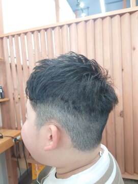 オッジ 箕郷店(Oggi) 小学生ソフトモヒカンカット 12月