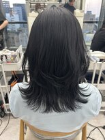 ビューナゴヤ 名駅(VIEW NAGOYA)&nbsp;レイヤーカット/外ハネレイヤー/くびれヘア/ブルーブラック