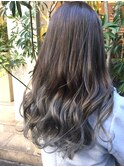 スケルトングレージュのロマンティックロング