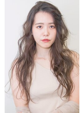 アミュエン バイ ティオル(Amu en by Tioll) ロング／オリーブベージュ／透明感カラー