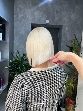 ニューワン バイ ネイバー 立川(Newone by neighbor) レイヤーカットナチュラルハイトーンデザインカラー[立川駅]