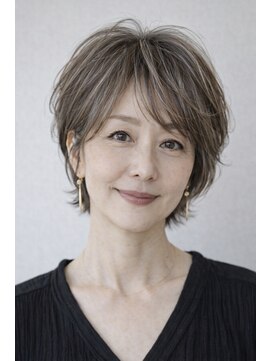 ビーワールド(B WORLD) 大人女性の上品ショート◎白髪ぼかしハイライト40代50代60代