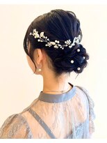 カウチ ヘアー ドレッシング(COUCH Hair Dressing) 上品シニヨンアレンジ