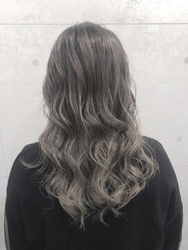 レーヴ(REVE) ホワイトベージュバレイヤージュ_セミウェットウェーブ