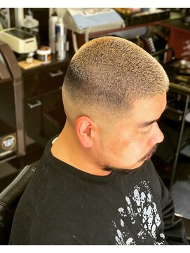 バーバーショップ エイチツー(BARBERSHOP H2) ポーズフェード