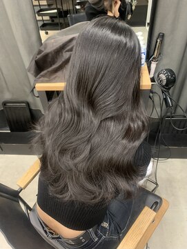 アリュウル 表参道(ALLURE) グレーブラックカラー　レイヤーカット　透明感カラー　KAKO