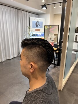 レヴィ 神楽坂(Levi) 大人七三分けフェード