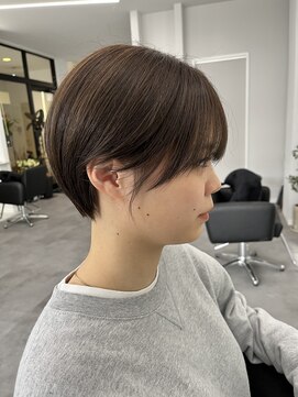 ナンバー 竪町(number+) 20代30代大人可愛いアッシュベージュくびれボブ耳掛け透明感