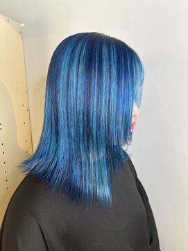 コイ(coii) アンブレラカラー/顔周りカット/ブルーカラー