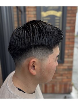 フォーコーナーズ(Four Corners) スキンフェードツーブロック刈り上げジェットモヒカンマンバン