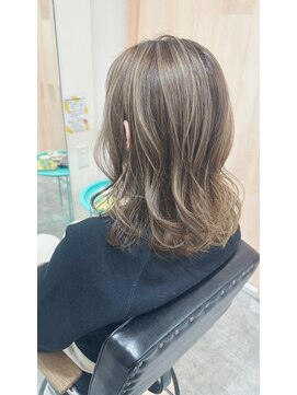 チェレ アズーリ 狭山店(Chere azuri) 30代デザインカラー・ハイライト・ミルクティーグレージュ