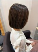 柔らかブラウンで魅せるツヤボブ