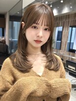 ポーチバイハニー オモテサンドウ(PORCH by HONEY omotesando)&nbsp;ハッシュカットミディアムヘアシアーグレージュ1
