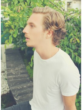 ジジバイワースホワイル(jiji by WORTH WHILE) 外国人風 くせ毛を活かすカット