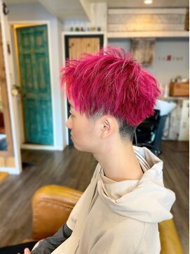 トルチェ(toRtue) アップバング 束感ショート ベリーピンク