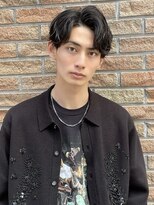 アーリー(Ali'i)&nbsp;ソフトツイストパーマセンターパートアップバングマッシュ