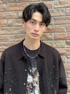 アーリー(Ali'i) ソフトツイストパーマセンターパートアップバングマッシュ