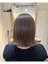 オーストヘアジジ(Aust hair Gigi)&nbsp;白髪ぼかしハイライト  アッシュベージュ　切りっぱなしボブ