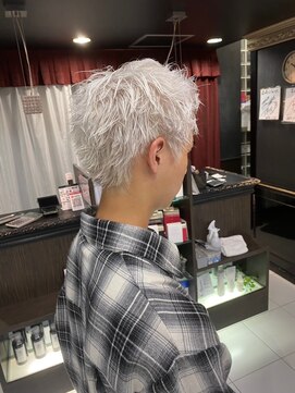 プライズ アイリス 池袋東口店(prize Iris) ホワイトシルバー/メンズハイトーン/池袋/池袋東口