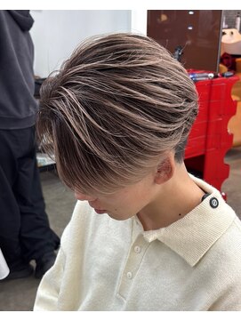 テンバイリップスヘアー(TEN by LIPPS hair) ミルクティーベージュバレイヤージュツーブロセンターパート