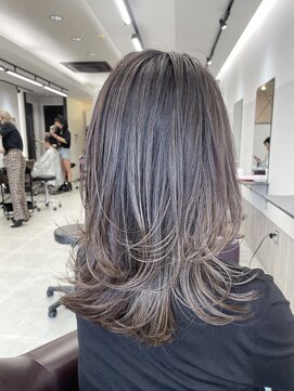 ジルバイジゼル(JILL by GiseL) 極上レイヤーカット×透明感イルミナ【天神博多大名】