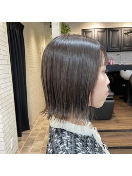 アシュレイ(ASHLEY) suzu 外ハネボブ 切りっぱなしボブ 赤み消しカラー