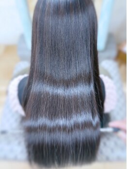 ヘアー デザイナーズ クルー ドルフィン(HAIR DESIGNERS CREW dolphin)の写真/本気で髪の毛に悩む大人女性へ。薬剤にこだわった弱酸性美髪ストレート＆髪質改善で触れたくなるような艶髪