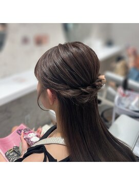 ベルグロー(BELLEGROW) ハーフアップ/お呼ばれヘア/キレイめヘア