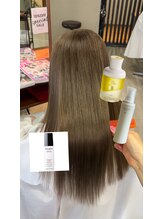 豊富なヘアケア商品でカラー毛も艶髪に！COTA/MILBON