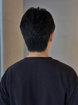 イト(iyto) センターパート×ツーブロック