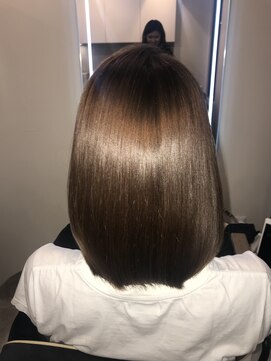 アールサロン アオヤマ(Rr SALON AOYAMA) プラチナミネコラ