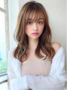 アフロート ディル(AFLOAT D'L) 20代に人気!顔周りの後れ毛がかわいいシャギーレイヤーロング