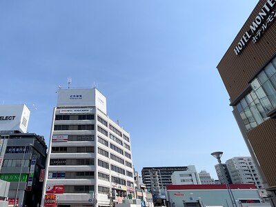 JR姫路駅から徒歩1分。鳥貴族などと同じビルの4階。