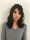 暗髪でもハイライトで立体感アップなアッシュグレーヘア
