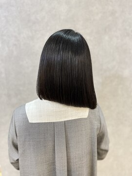 ジーニー(GeeNY) ワンレンボブとイヤリングカラー