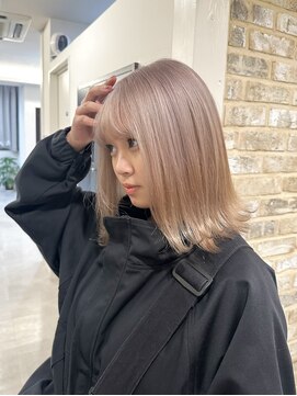 ノブレス ノアール(NOBLESSE NOIR) ミルクティーベージュ/外はねボブ/ハイトーン