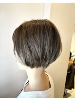 トレパルッキエーレ(tre parrucchiere)&nbsp;［-tre-］丸みショート×オリーブベージュ　20代/30代/40代