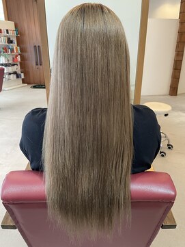 ユーリオ(Urio) 艶感ミルクティーベージュ