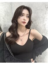 【もはや整形級 *巻髪レイヤースタイル* で中顔面短縮。】「髪質改善inケアカラー+カット」