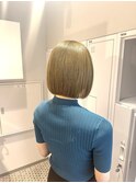 ホワイトグレージュボブ