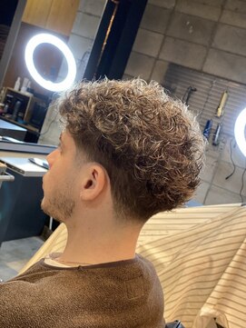 フランクスバーバー アンド ビアークラブ(FRANK'S BARBER and BEER CLUB) スペインカール